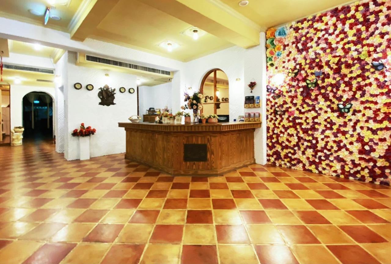 R&R Hotel Kaohsiung Exterior photo